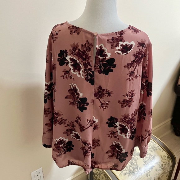 Cleo~Blouse~Size XL Petites~Purple~Floral Pattern - Picture 4 of 12